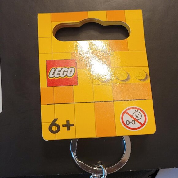 LEGO Statue of Liberty Keychain - Unique Collectible! - Fun Accessory for Fans! - Picture 5 of 7